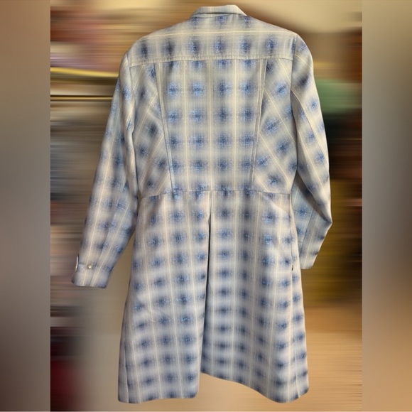 Carlisle Collection NWT Designer Long Jacket,
$559 $700
Size: 10 - Picture 3 of 16